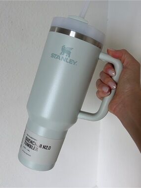 Stanley - Quencher H2.0 Tumbler with Handle & Straw 40 oz - Mist - NWT